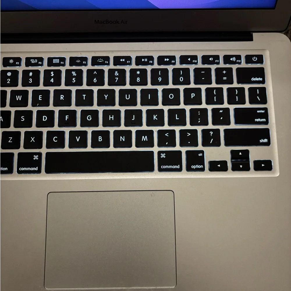 Apple MacBook in Sleek Silver